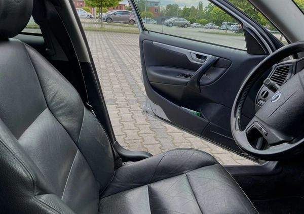 Volvo V70 cena 25000 przebieg: 277724, rok produkcji 2005 z Gliwice małe 407